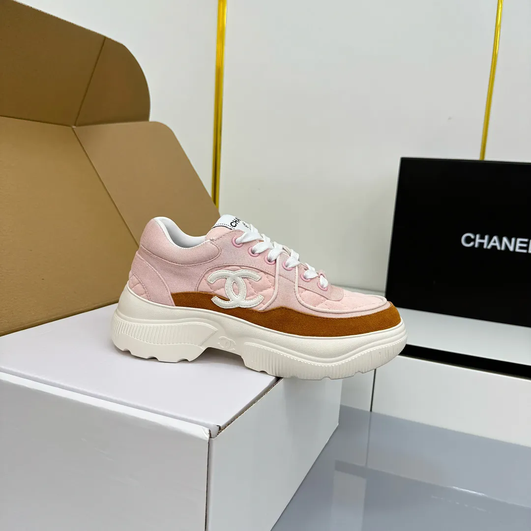 👟👟Ex-factory price 620👟👟 Chanel bread shoes ~ original calfskin panda shoes Chanel 25C latest hot style panda black and white sports shoes casual sneakers Xiaoxiang hot item classic black and white panda color coco girls must pay Fabric: original custom mixed sheepskin lining: original imported breathable mesh lining outsole: Original molded rubber + TPU combination Size: Women's 35-41